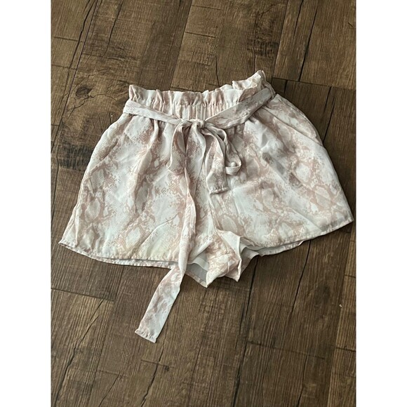NWOT Snakeskin print flowy shorts - Picture 1 of 1